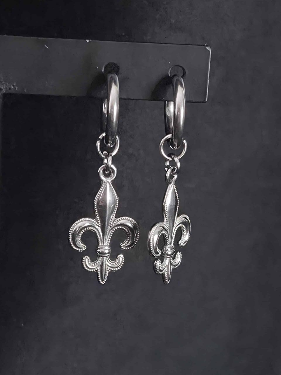 Fleur-de-lis korvakorut