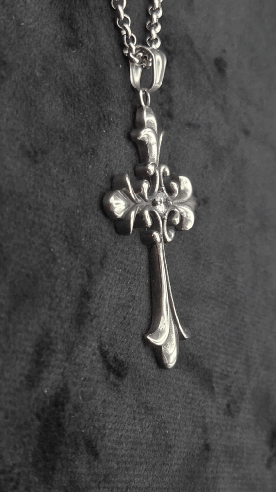 Iso fleur-de-lis risti kaulakoru